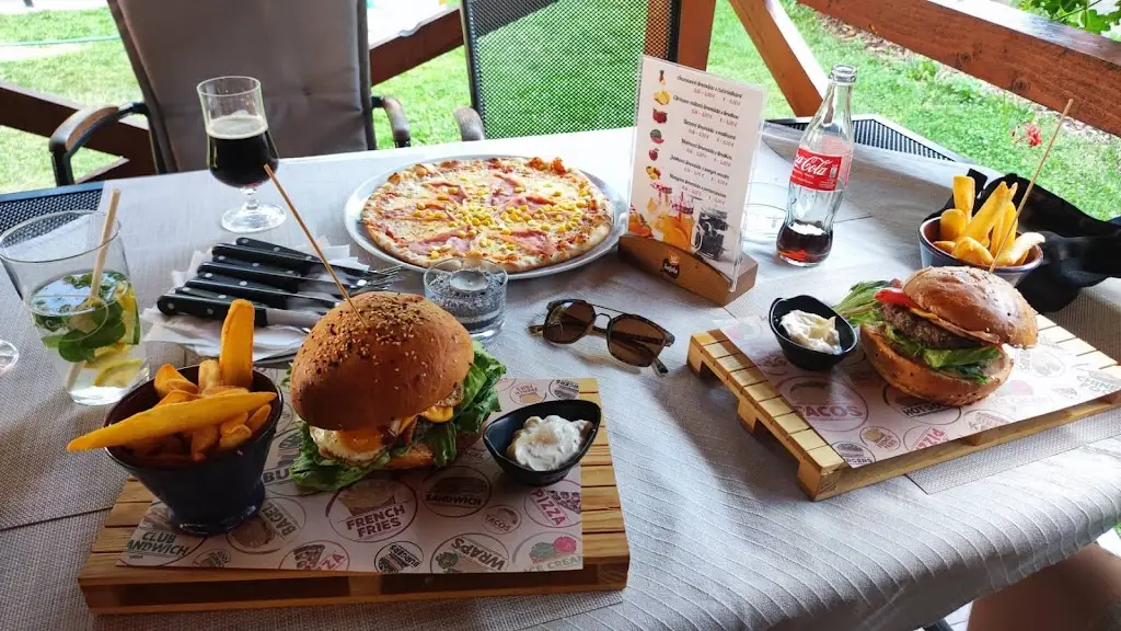 Reštaurácia Elf_Březno_slider_image_3