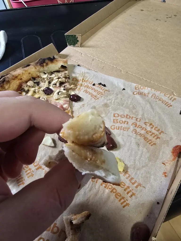 Ivan Roncak_Valdemosa Restaurant & Pizza_Březno_review