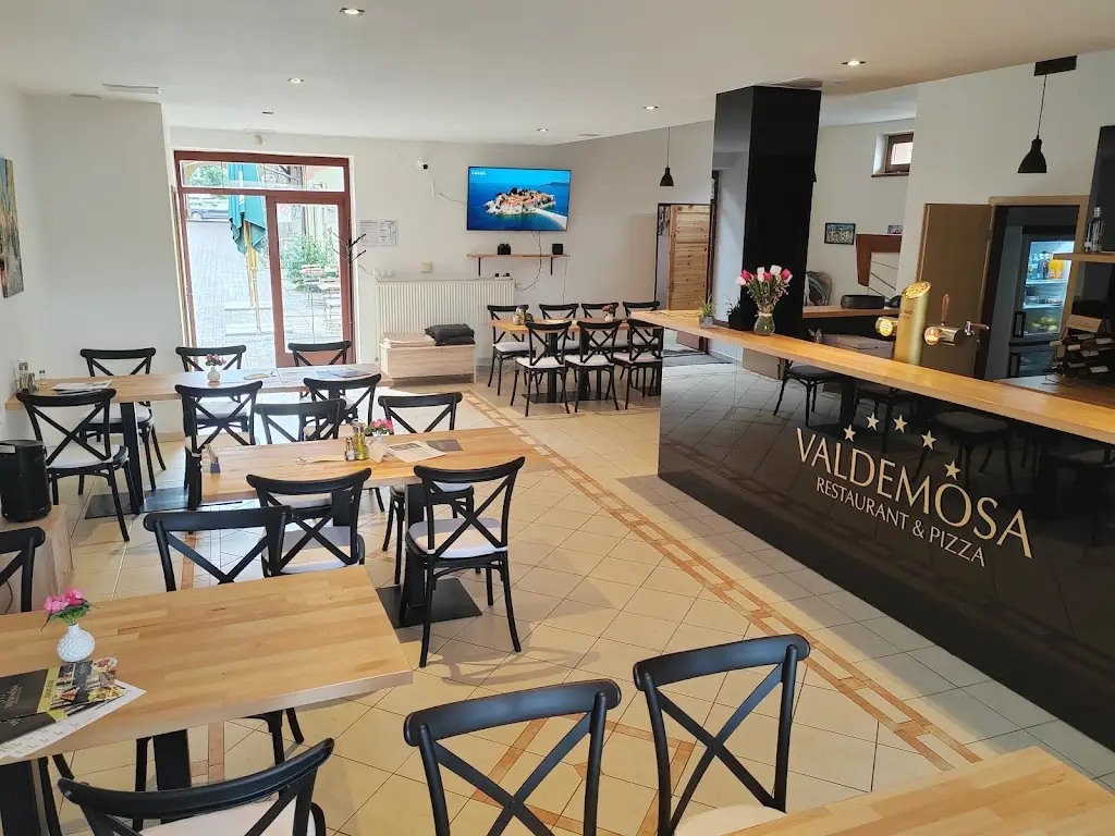 Valdemosa Restaurant & Pizza restaurant in Březno