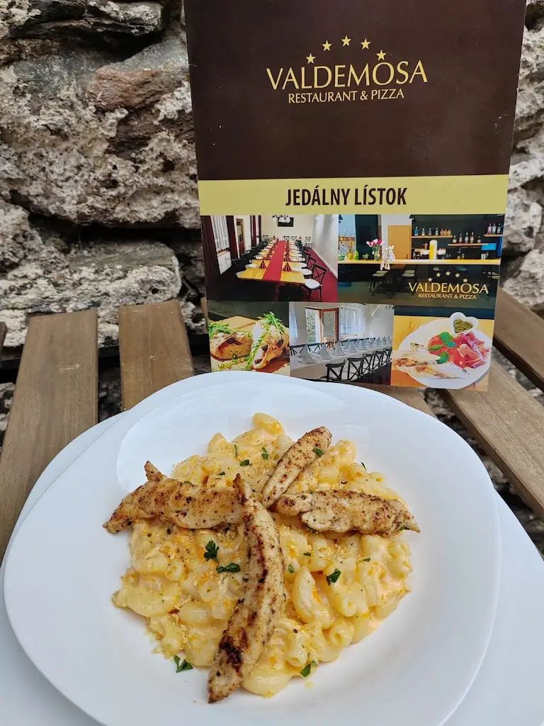 Valdemosa Restaurant & Pizza_Březno_slider_image_2