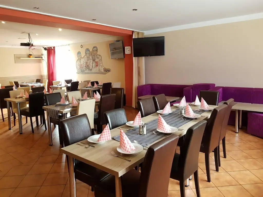 Zimák bar & restaurant restaurant in Březno