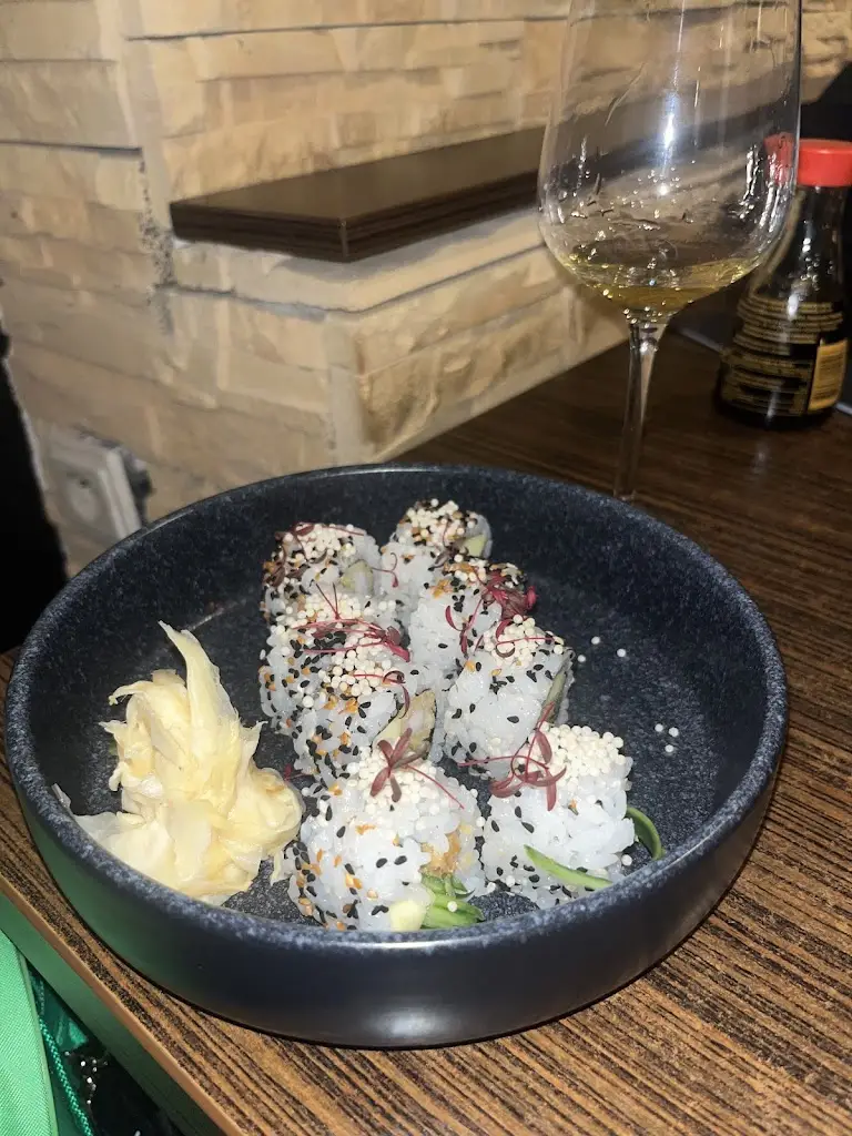 Polina Kravchenko_MIRAIKI Sushi, Ramen & Poke bar_Březno_review