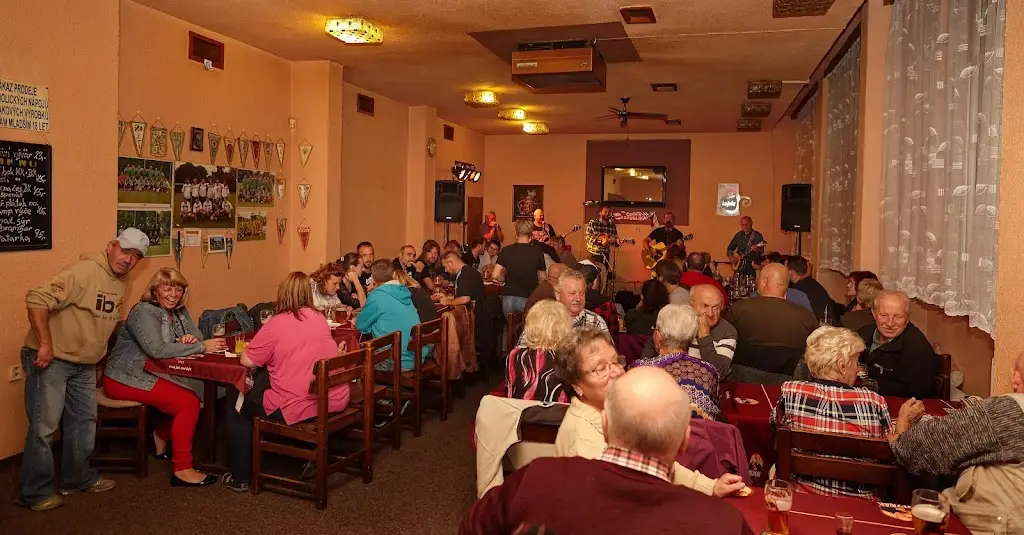 Jiri Brozek_Restaurace Zdar_Chlumec_review