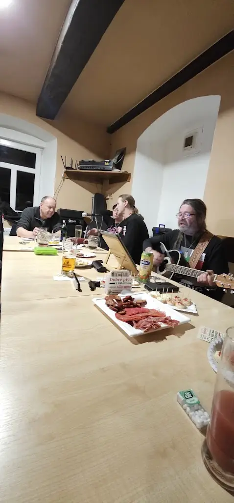 M O_Pivnice U Havrana_Chlumec_review