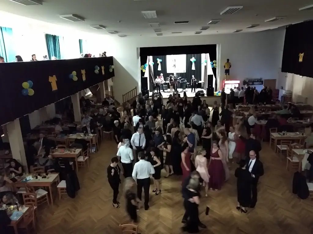 M G_Kulturní dům_Dobroměřice_review