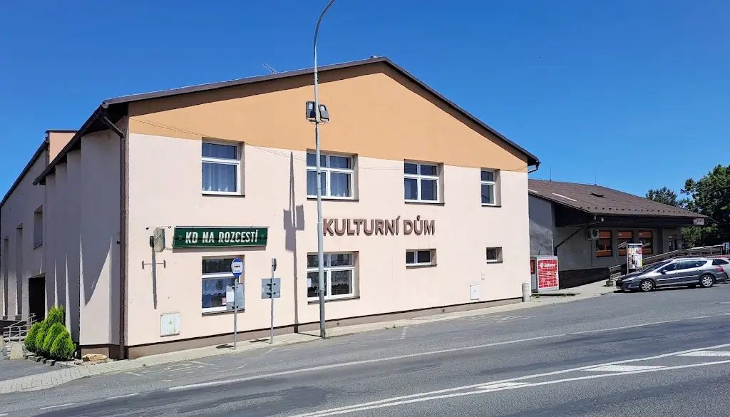 Miroslav Duchek_Kulturní dům_Dobroměřice_review