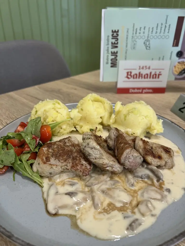 Kristýna Bruschová_Bistro jako bistro_Dobroměřice_review