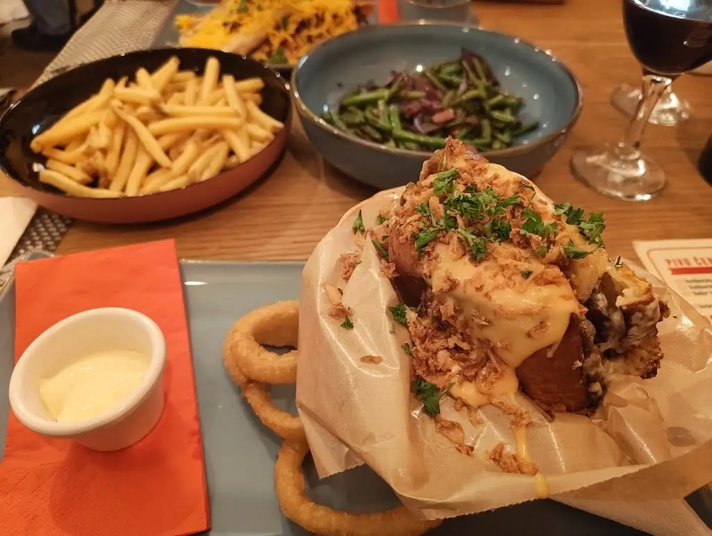 R C (Peter)_Woolie’s restaurant_Dobroměřice_review