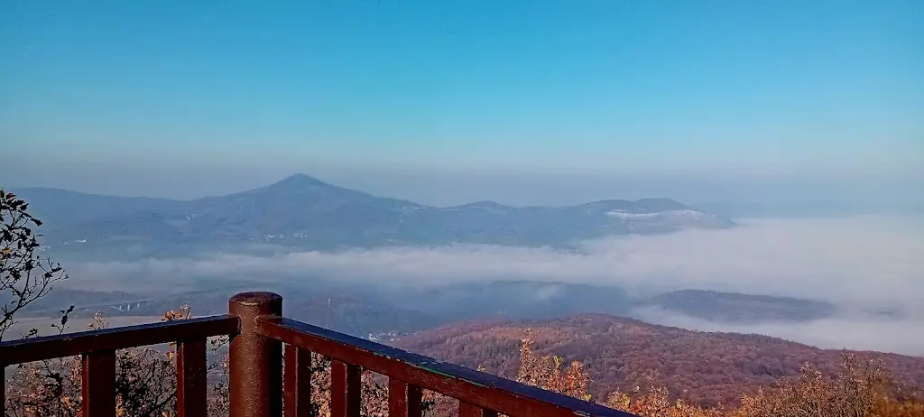 Dana Jindrová_Cottage on the hill Lovoš_Čížkovice_recensione