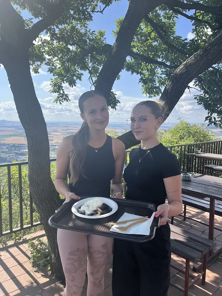 Václava Kühnová_Cottage on the hill Lovoš_Čížkovice_recensione