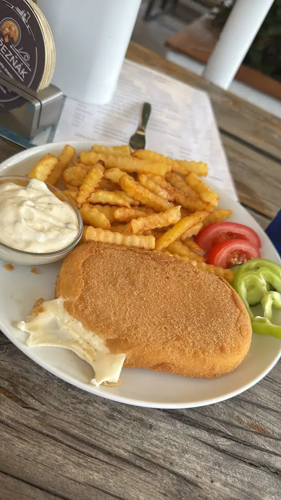 NiQush CZ_Restaurace u zámku Ploskovice_Čížkovice_review