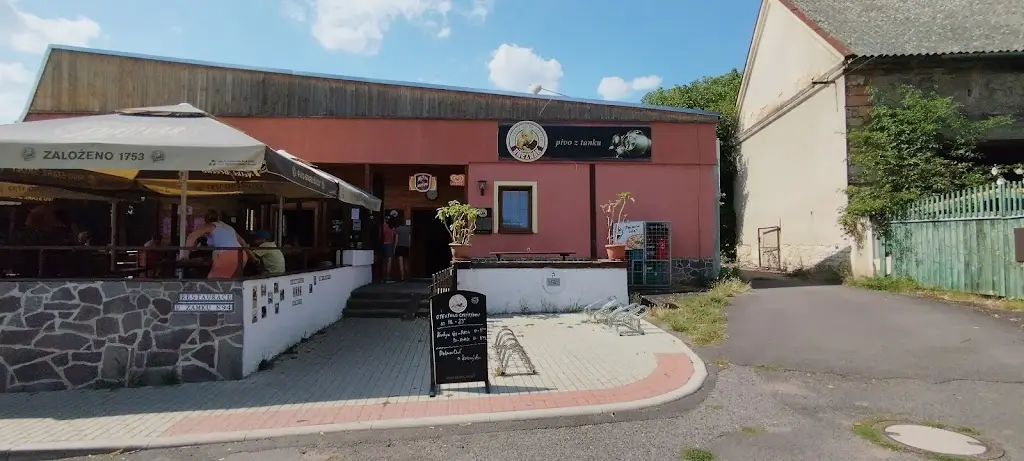 Restaurace u zámku Ploskovice_Čížkovice_slider_image_1