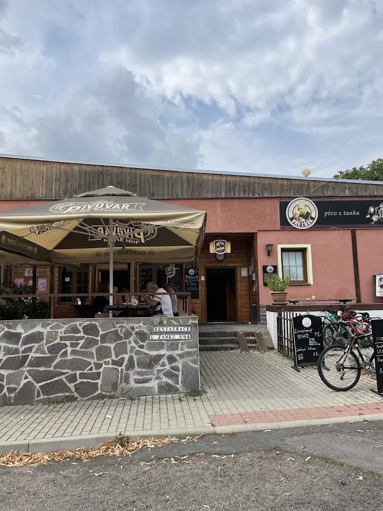 Restaurace u zámku Ploskovice_Čížkovice_slider_image_3