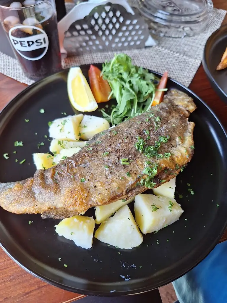 เกตุมณี สาวอีสาน_Restaurace u Henschů_Křešice_recensione