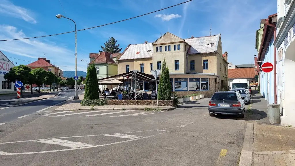 Jan Vlk_Eichlerova Kavárna_Duchcov_review