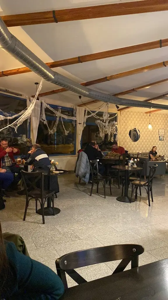 Kristyna Garayova_Eichlerova Kavárna_Duchcov_review