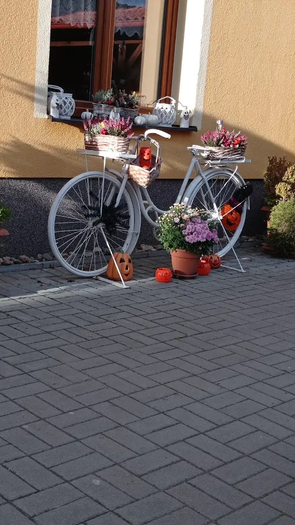 Hospoda U Vlků restaurant in Lenešice