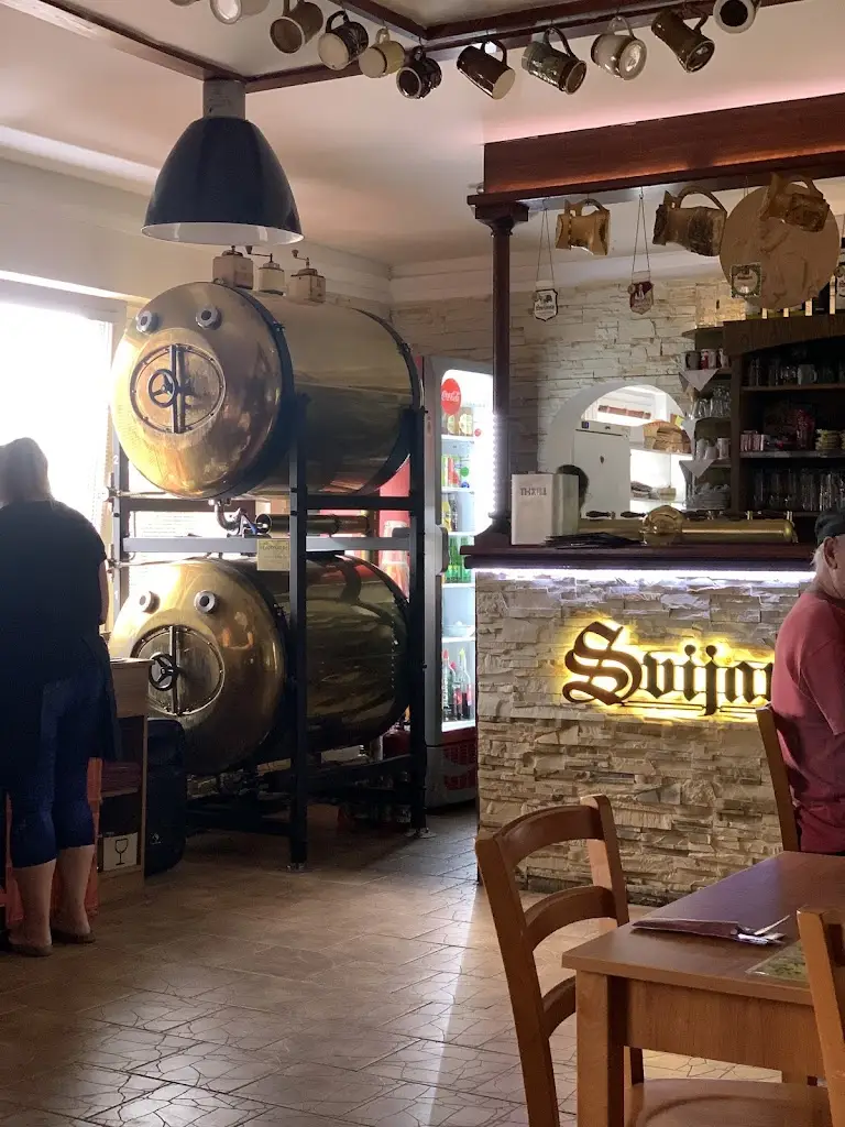 Peter Prochazka_Tankovka Astra_Kadaň_review