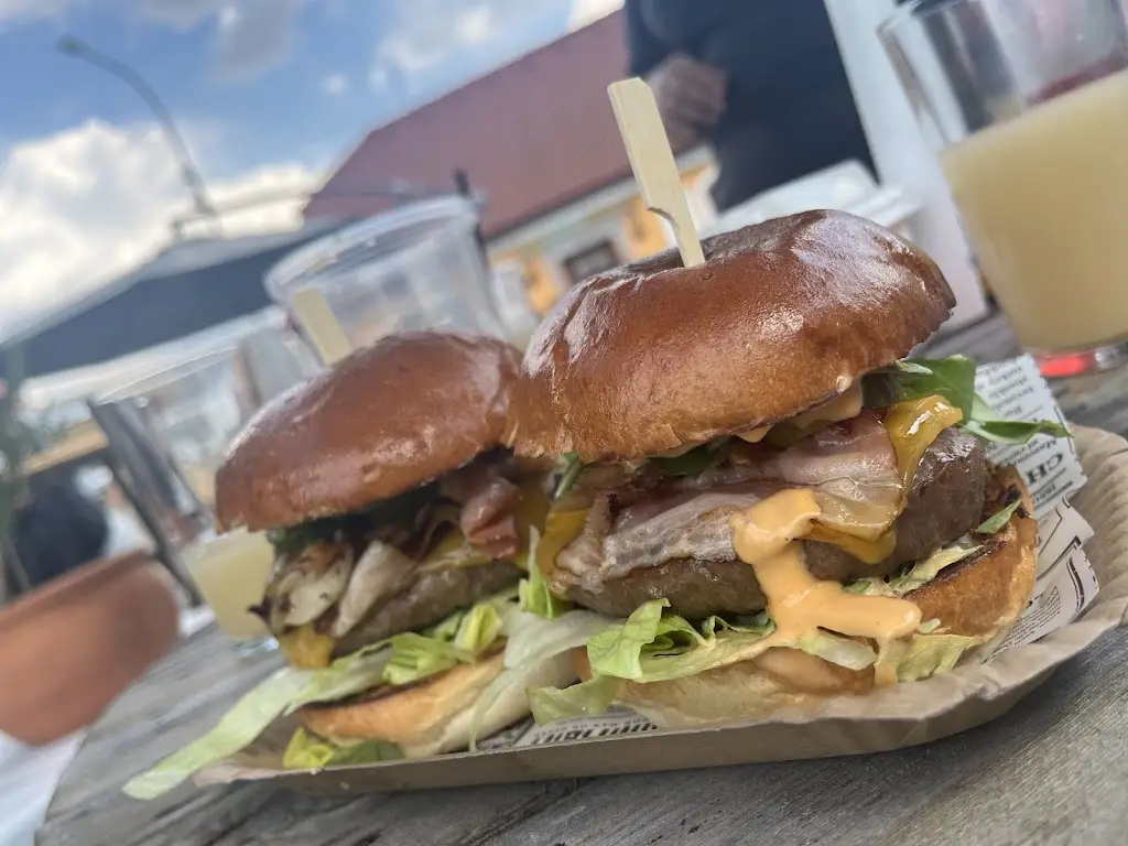 Natálie Ambrožová_Bistro na cestách_Lubenec_review