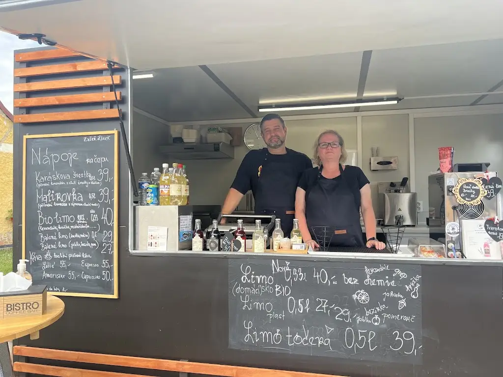 Bistro na cestách restaurant in Lubenec