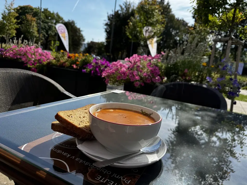 Menu_Oplatka kavárna&bar_Klášterec nad Ohří_immagine_4