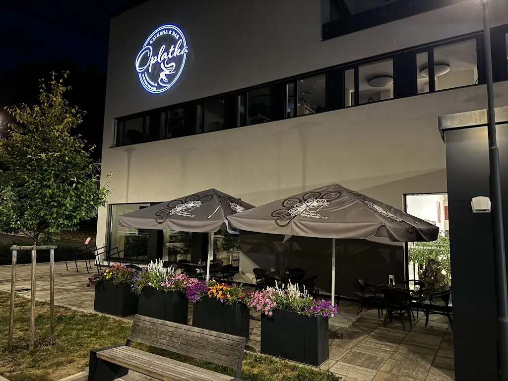 Oplatka kavárna&bar ristorante a Klášterec nad Ohří