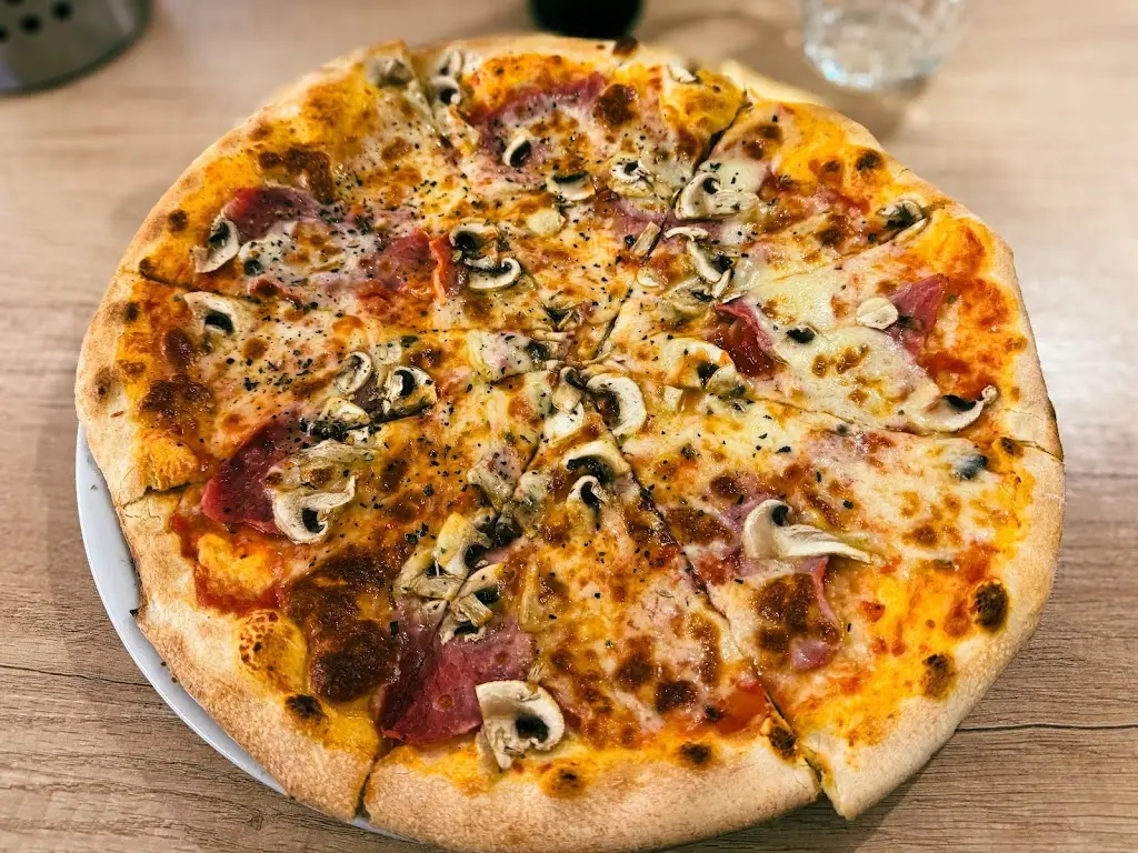 Pizzeria Rosa_Soběslav_slider_image_3