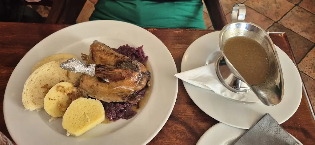 Míra Nosek_Hospoda pod kaštany_Jirkov_review