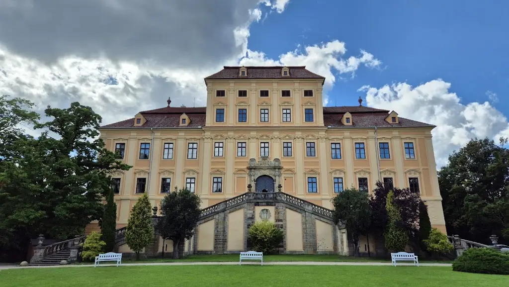 Denis Glozman_Zámek Červený Hrádek_Jirkov_review