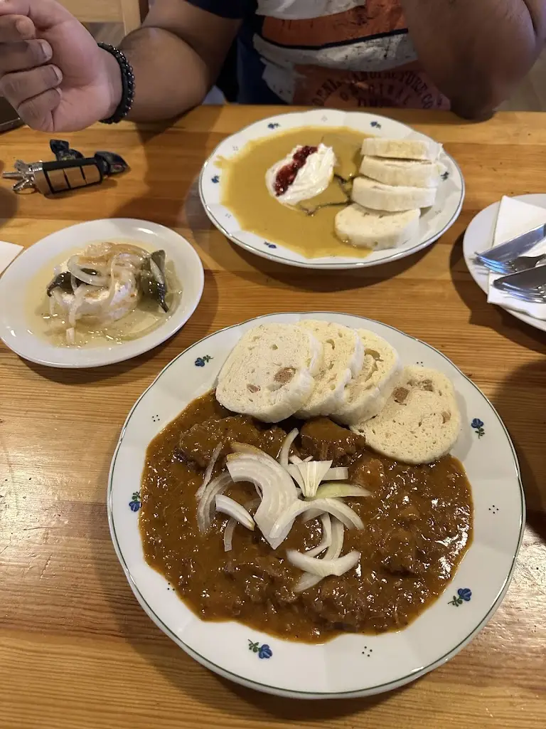 Sadman Shahriar Mim_Country Saloon_Měcholupy_review