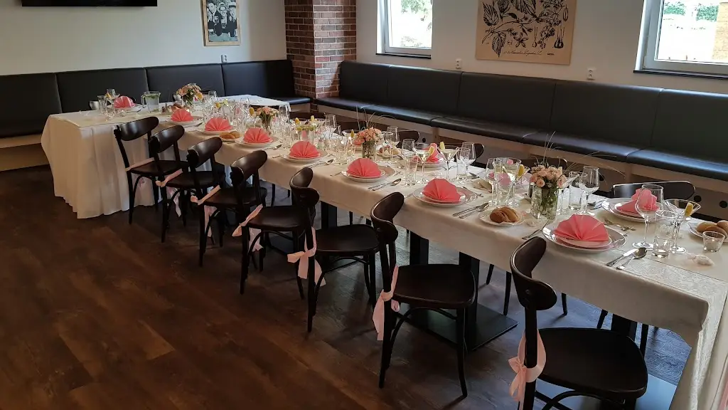 Restaurace Dobrá společnost restaurant in Měcholupy