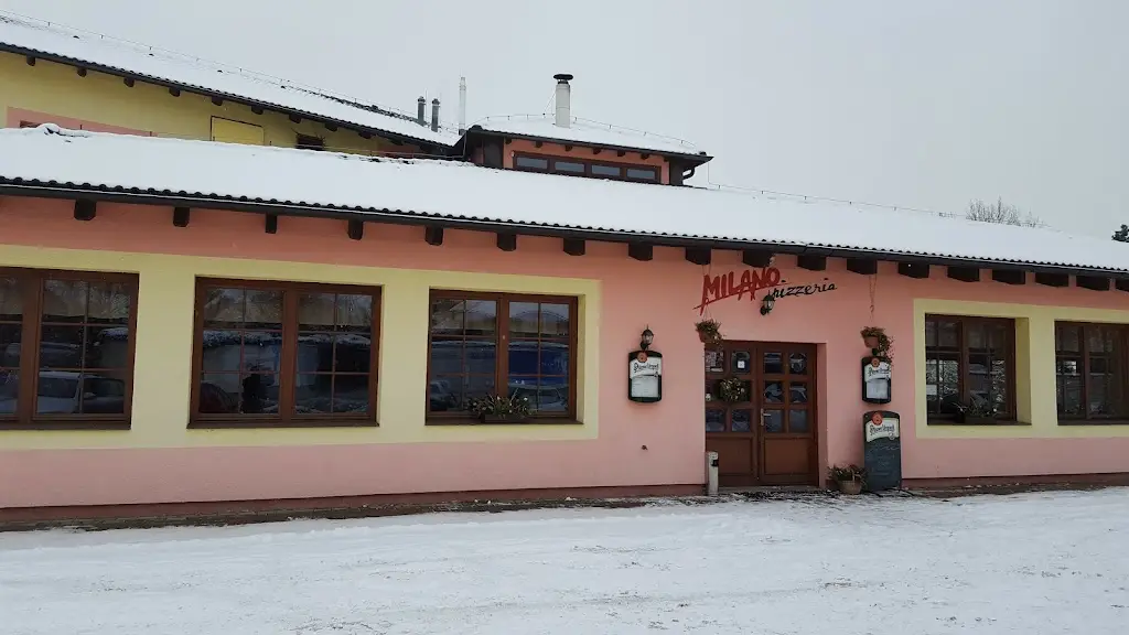 Milano pizzeria restaurant in Měcholupy