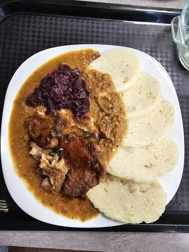 Ales HUBALEK_Sytá rodina_Okres Louny_review