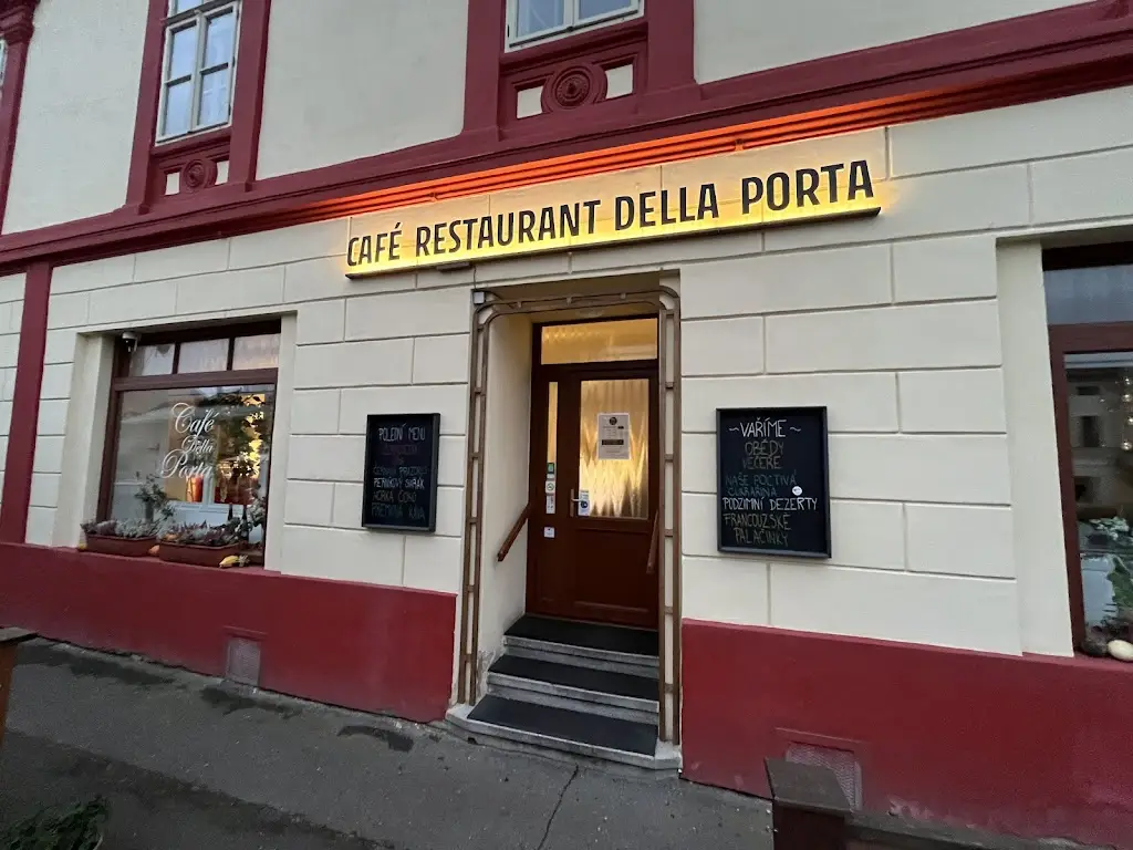 Restaurace a kavárna Café Della Porta ristorante a Libochovice