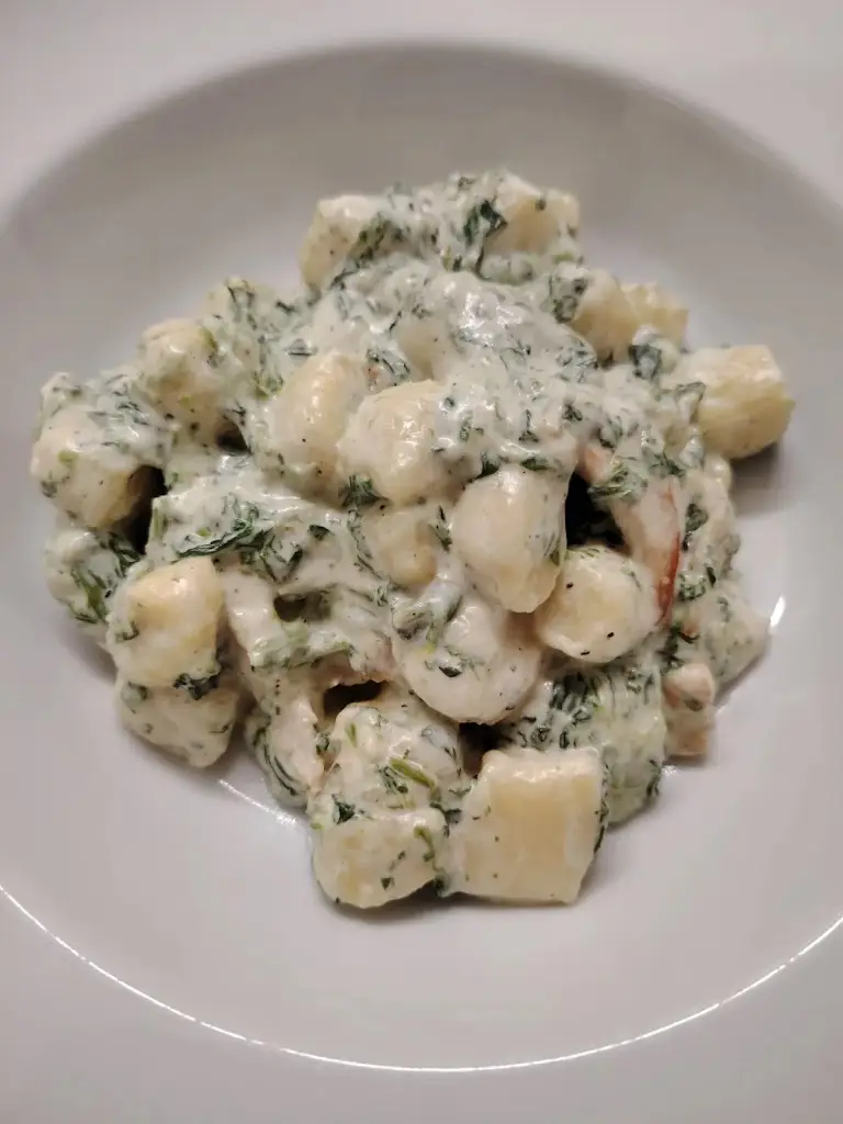 Vespa Ristorante Italiano_Postoloprty_slider_image_2