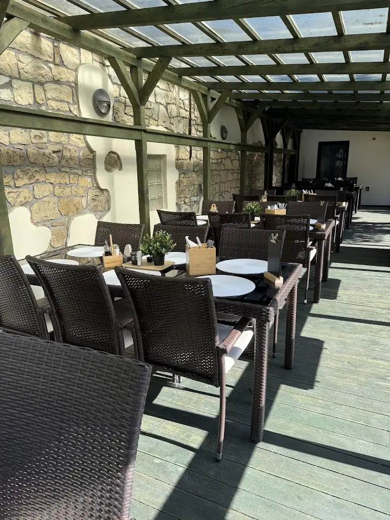 Vespa Ristorante Italiano_Postoloprty_slider_image_3