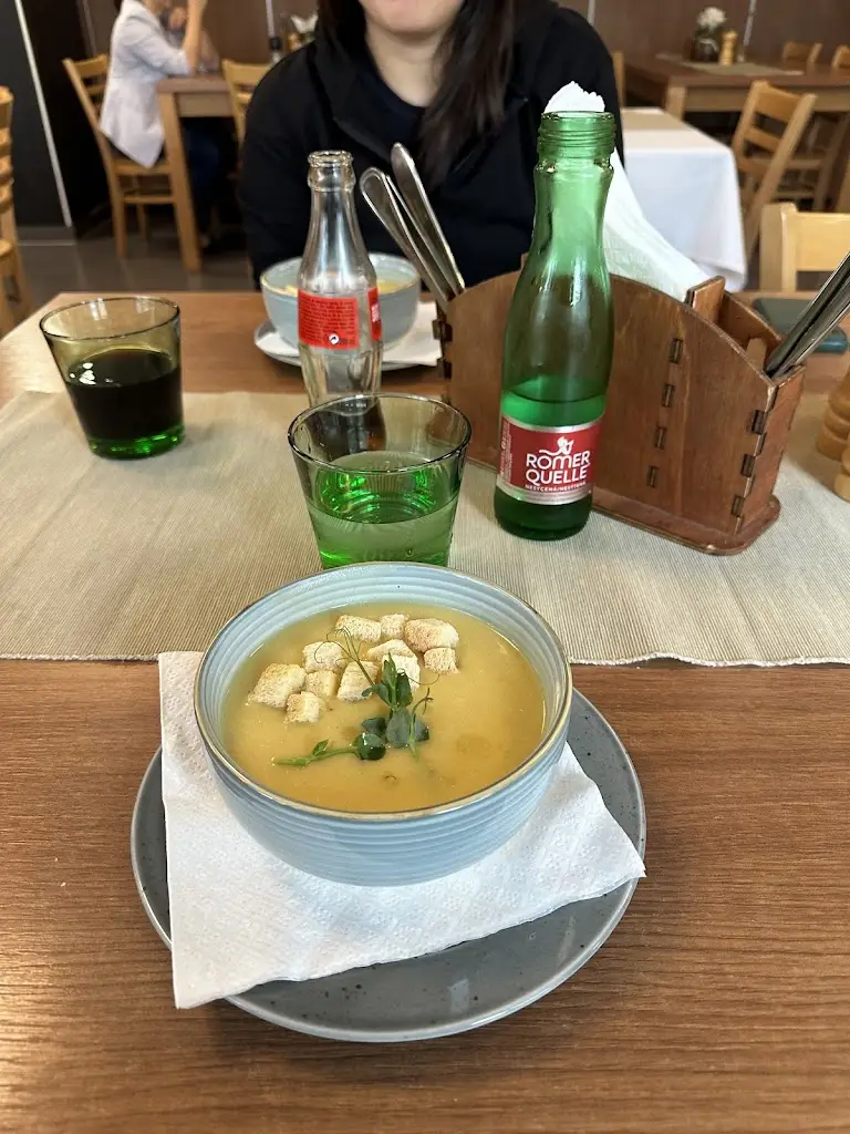 Cesar Dutten_Radonická beseda_Radonice_review