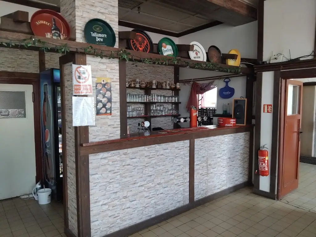 Restaurace u Kulturního domu restaurant in Polepy