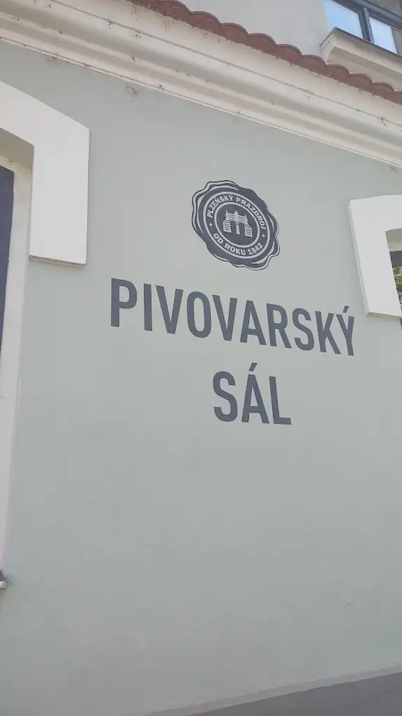 James Hilyer_Pivovarský Sál_Polepy_review