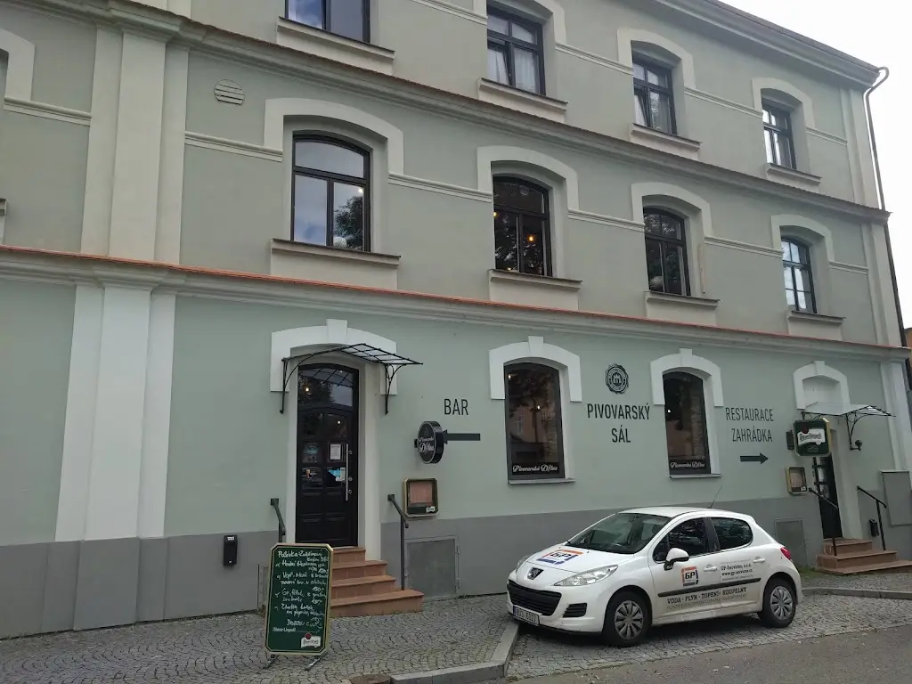 David Hayes_Pivovarský Sál_Polepy_review