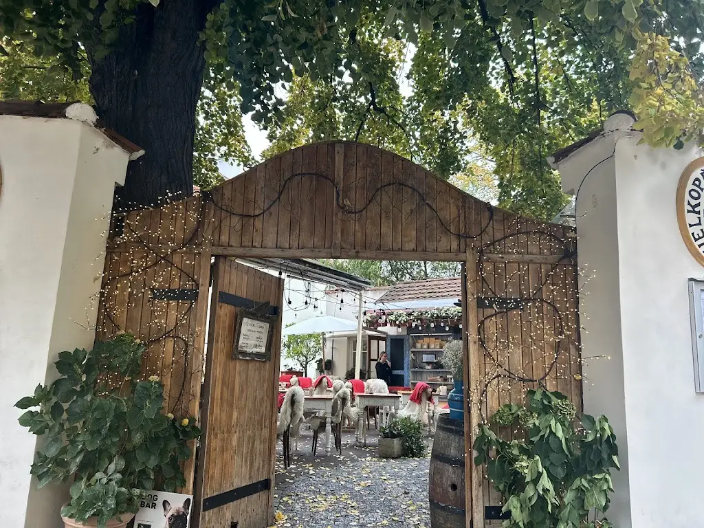 Velkopřevorský Mlýn restaurant in Polepy