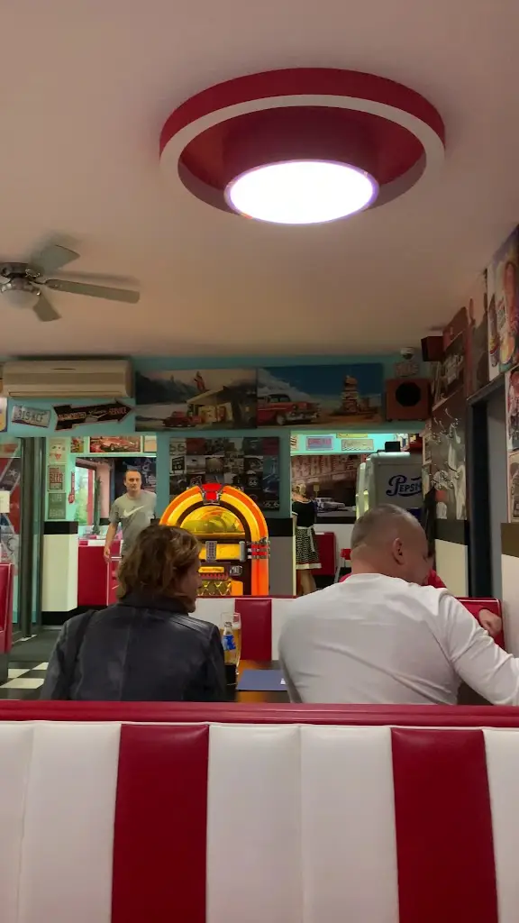 Retro's Steakhouse_Okres Ústí nad Labem_slider_image_2