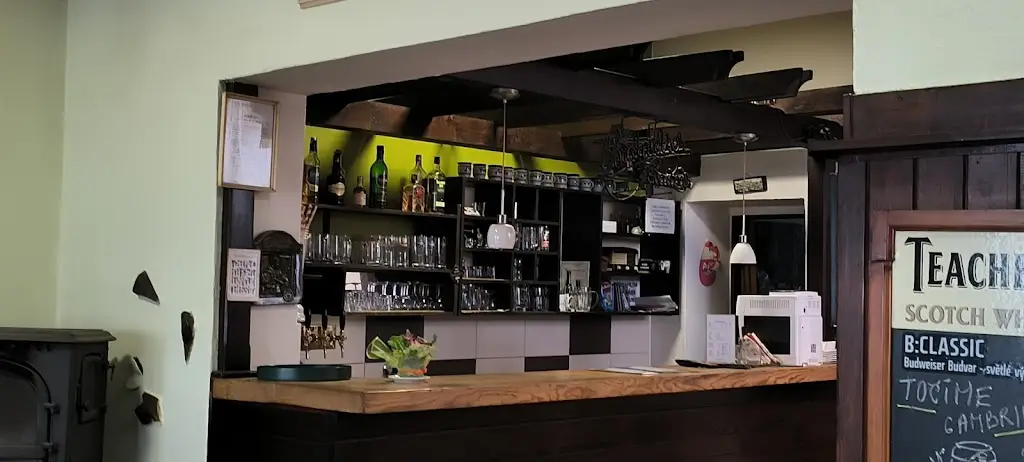 Andrea Frýzová_Hostinec U Hofhanzlů_Borovany_review