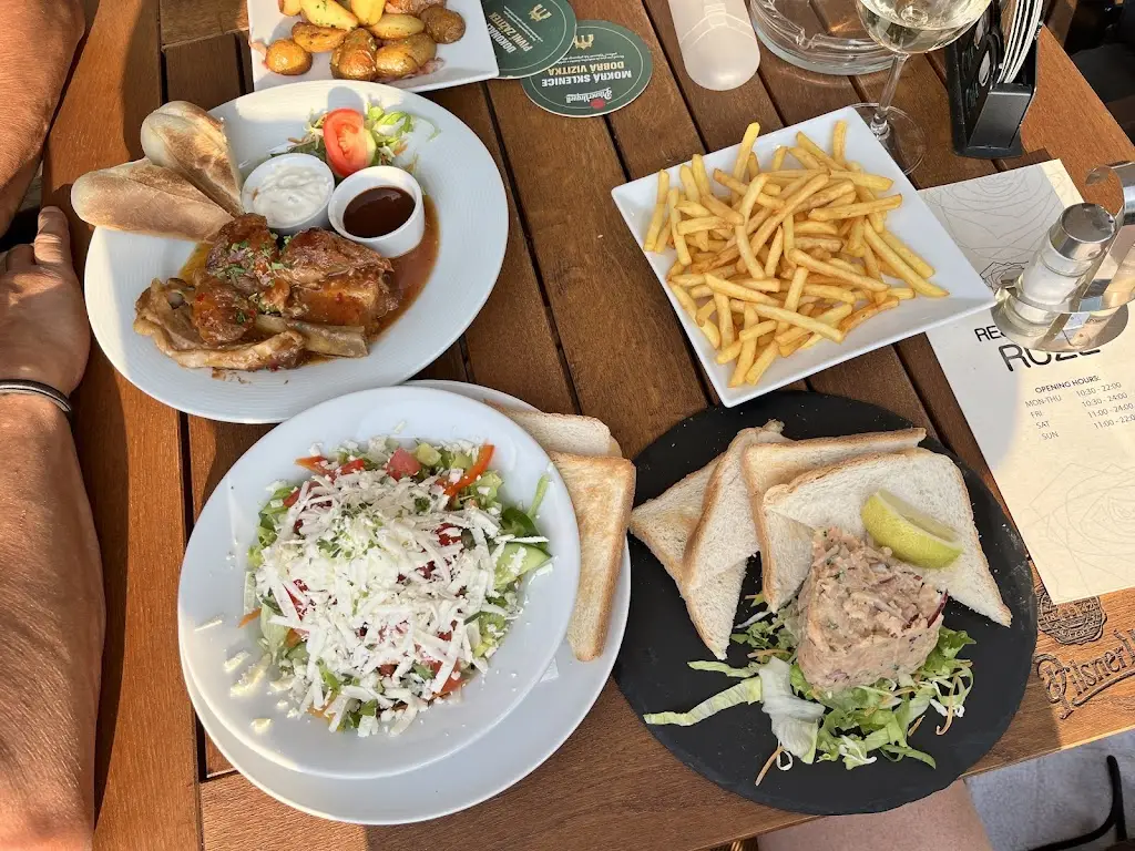 Annemieke B369_Hotel a restaurace Růže Podbořany_Podbořany_review