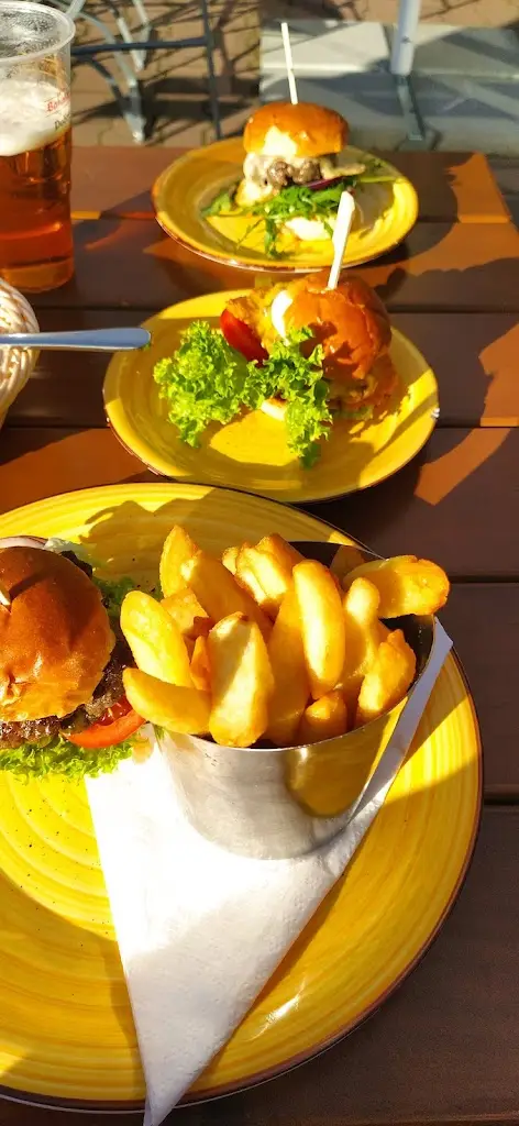 Pavlína Svatošová_Obecní sál_Povrly_review