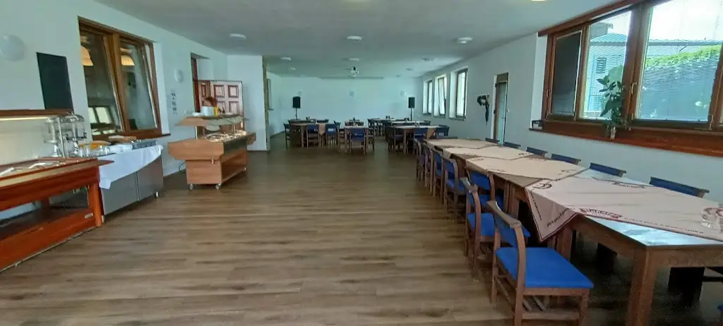 Obecní sál ristorante a Povrly