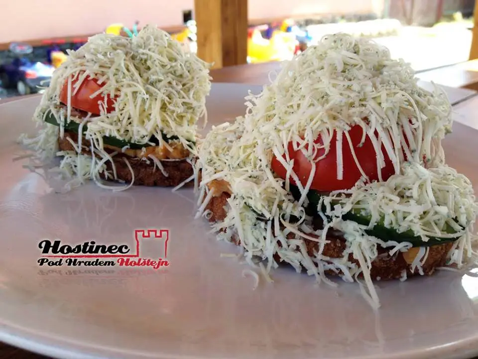 Hostinec Pod Hradem_Perštejn_slider_image_3