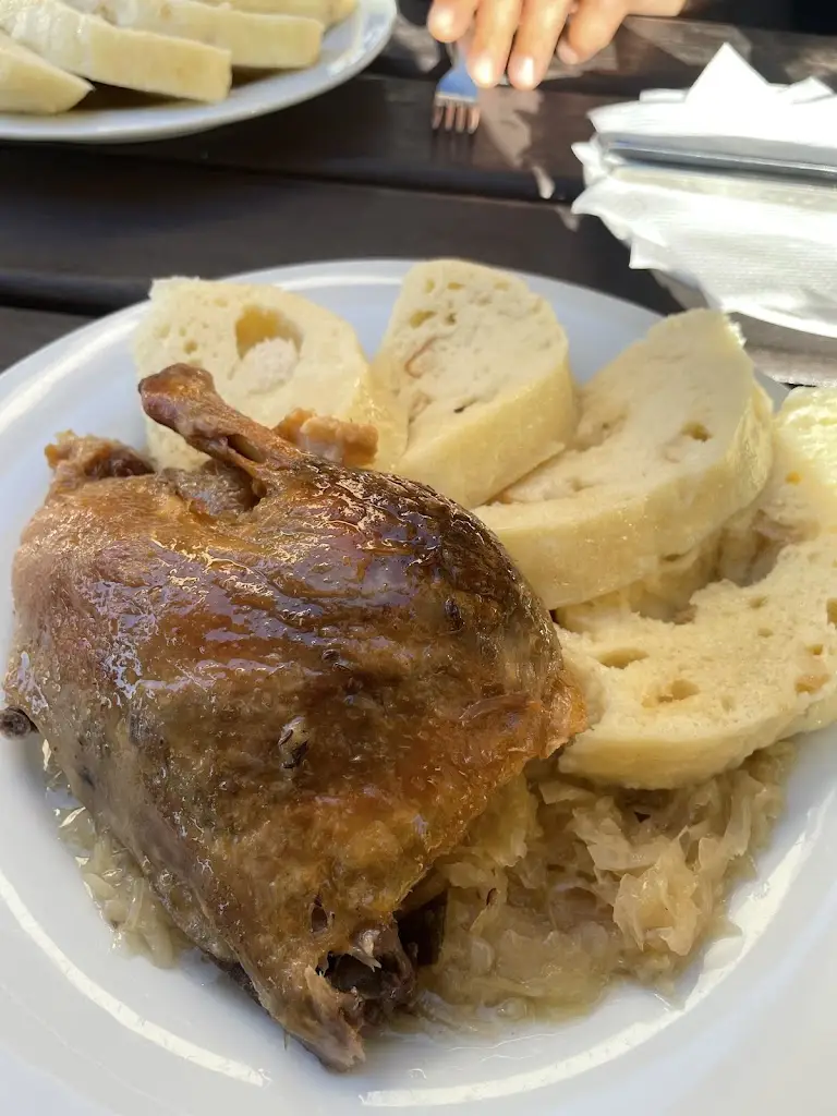 Rodinná restaurace a penzion Betty_Perštejn_slider_image_2