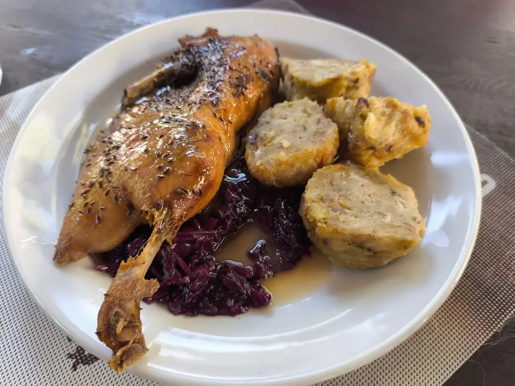 Restaurace a penzion Pod Dračí skálou_Perštejn_slider_image_3