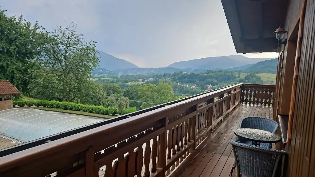 Lutz Finger_Selský dvůr_Perštejn_review